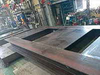 大型機械ベッド製缶 定盤レベル出し 平面度確保 産業機械土台