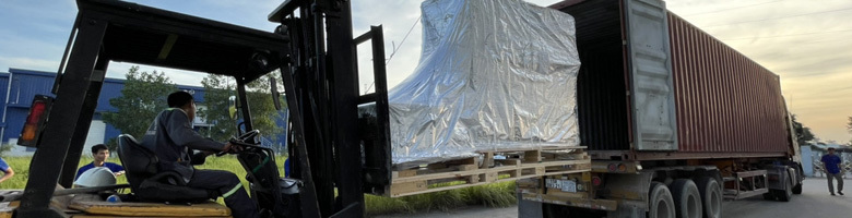 ベトナム工場からアメリカへ輸出｜大型製缶品のコンテナ積載風景