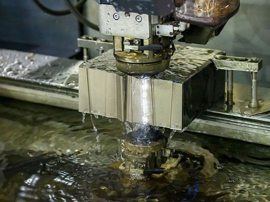 金属加工に使用される代表的な工作機械⑥ 特殊加工機