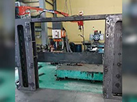 機械装置用ベース製作 製缶溶接 定盤検査によるねじれ矯正