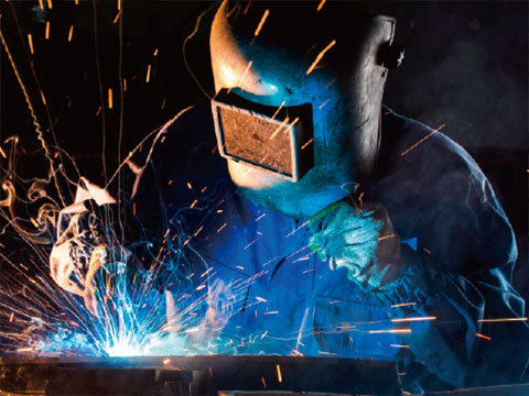 JIS溶接資格保有者による製缶溶接作業風景